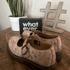 Rare vintage Dr. Marten cracked floral maryjane size 9 Uk 7